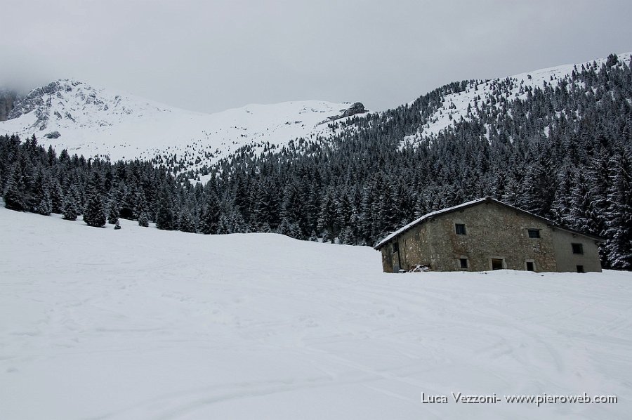 16- Baita e monte Visolo.jpg